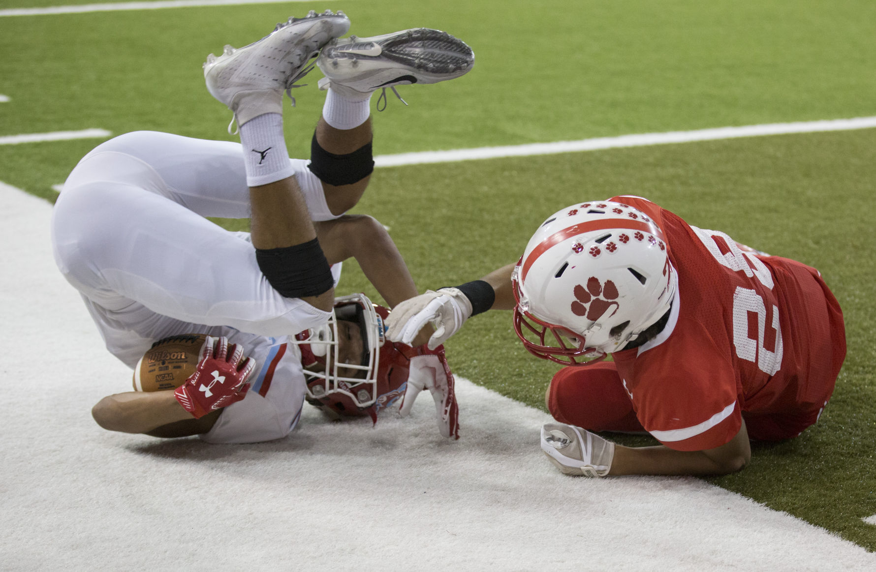 101218kw-cedarfalls-dubuque-football-04